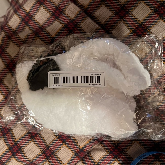 Plush pet hat - Picture 3 of 7